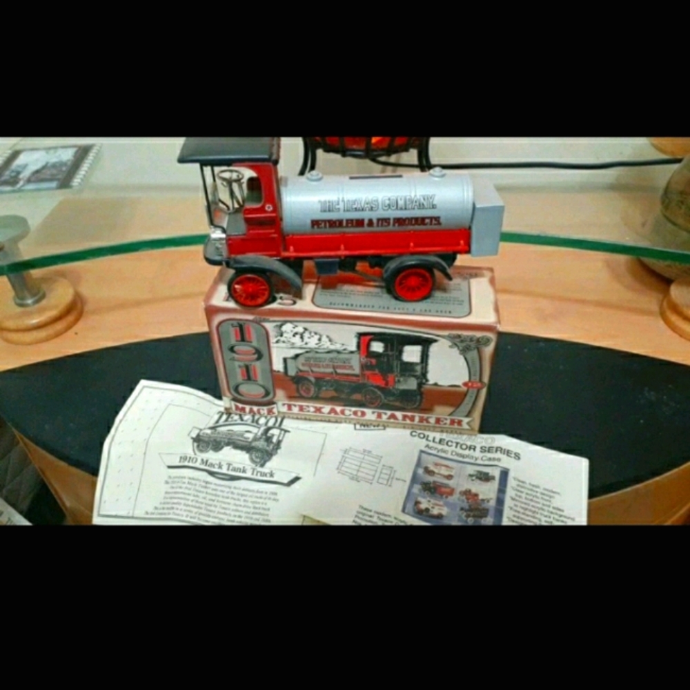 1910 Texaco Mack Tanker